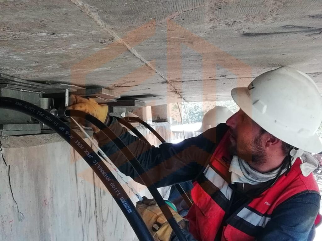 Gato hidráulico recto para izaje y gato con clavado para tensado de torón, EMS Solution